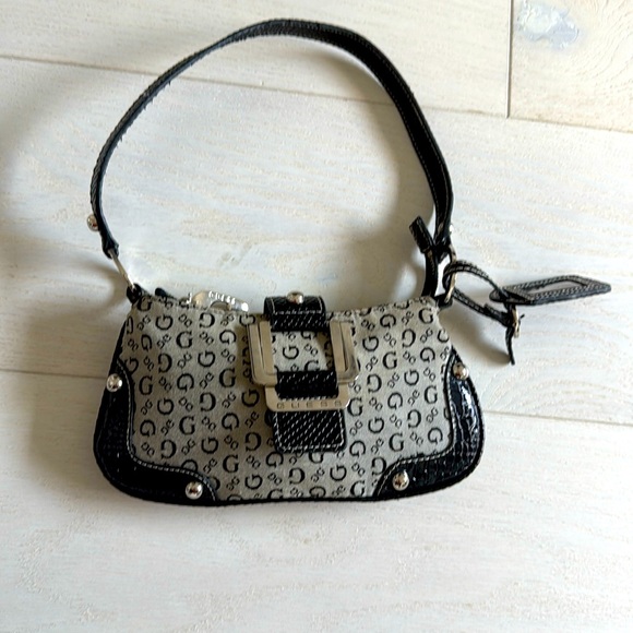 Guess Handbags - Guess shoulder bag like new